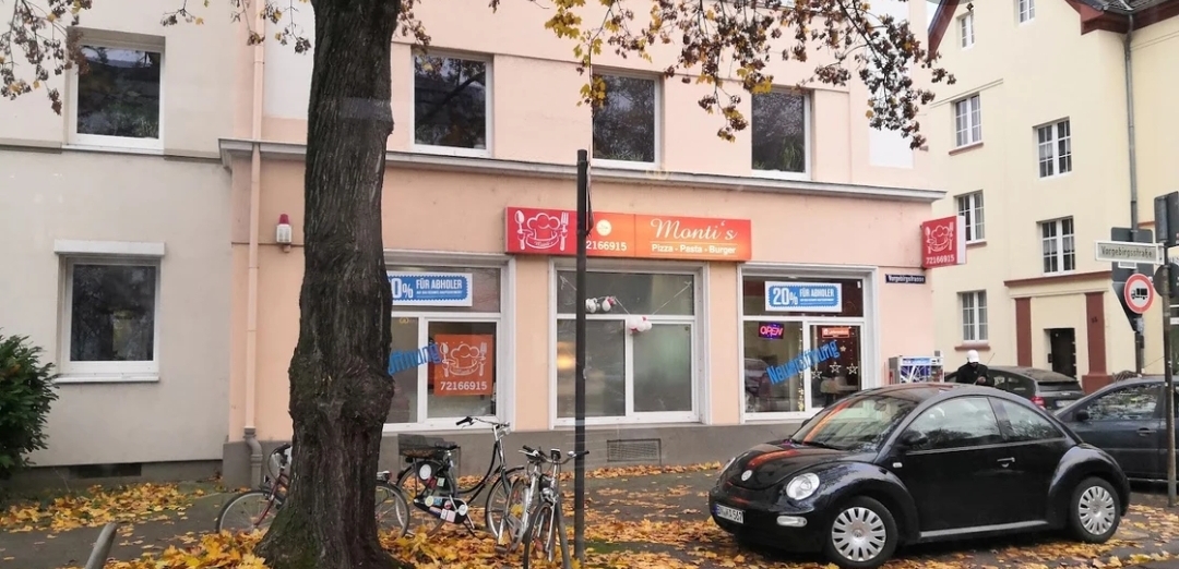 Monti's Pizza, Pasta, Burger