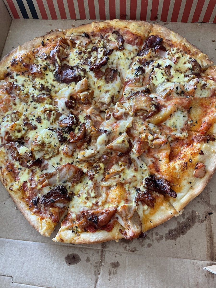 Monti's Pizza, Pasta, Burger Photo 8
