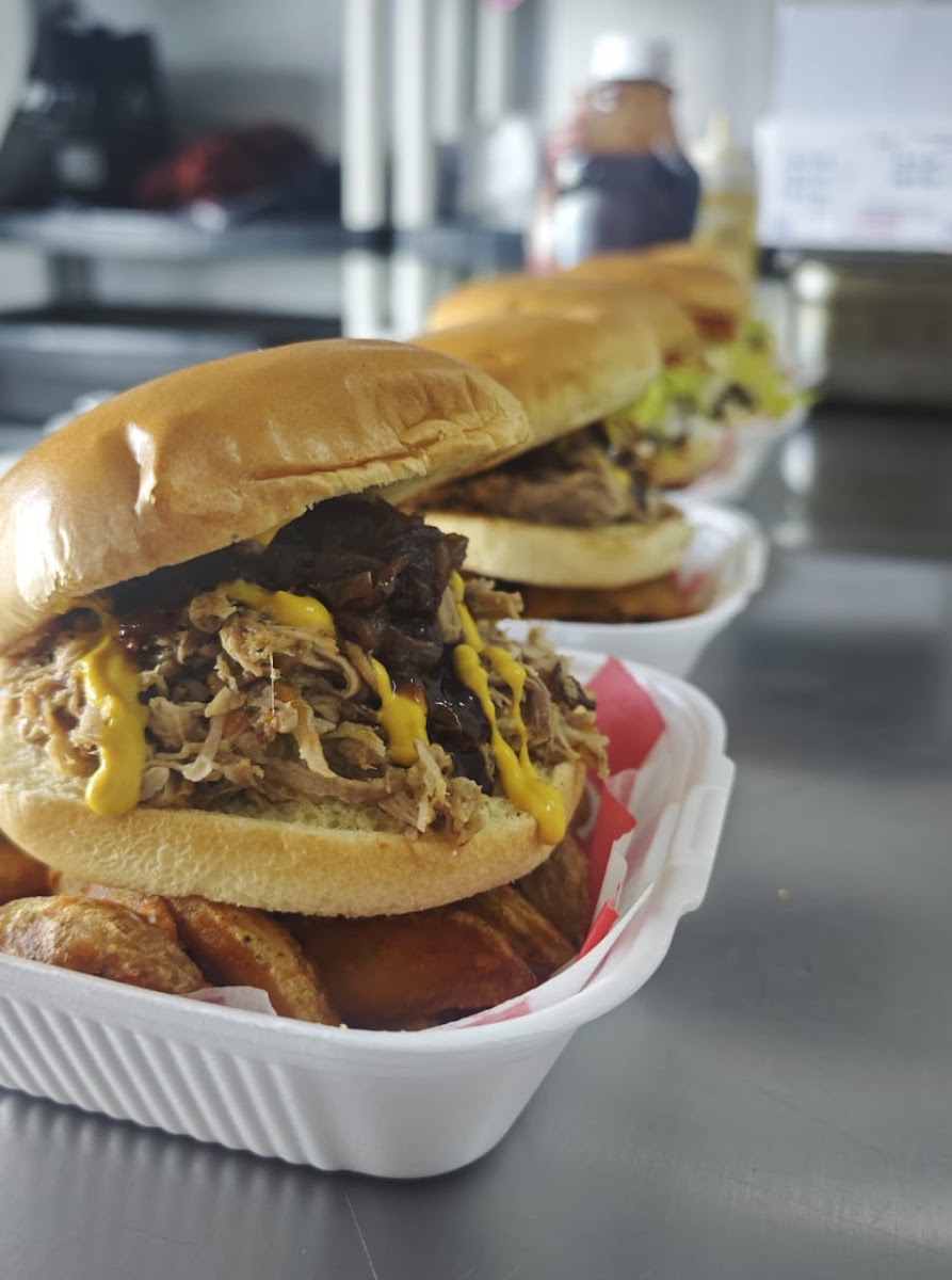 Ahorita Burgers Photo 5