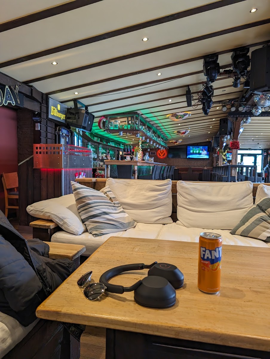Gleis 7 Lounge Bar Photo 4