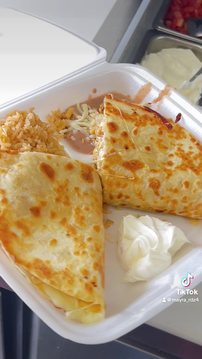2 Amigos Taqueria Photo 2
