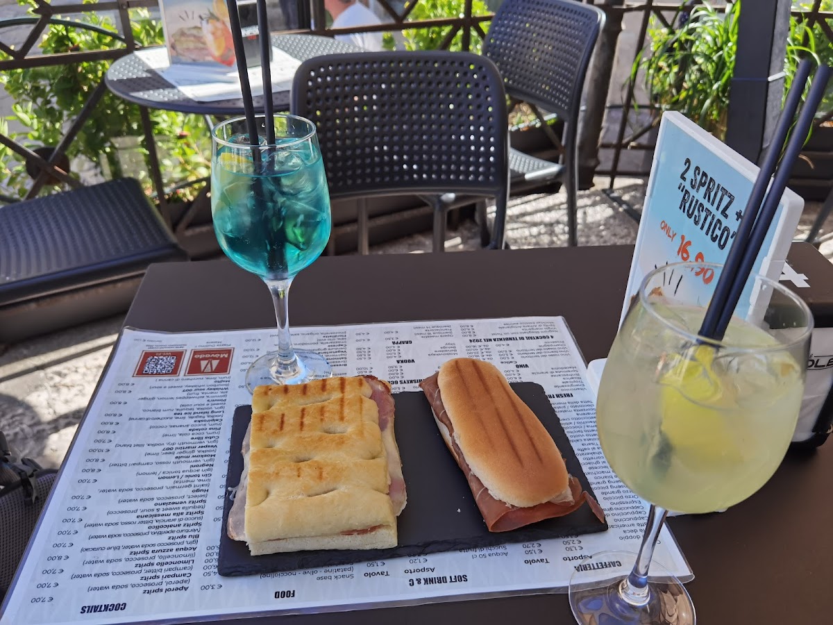 MòVado Food & Drink Photo 5