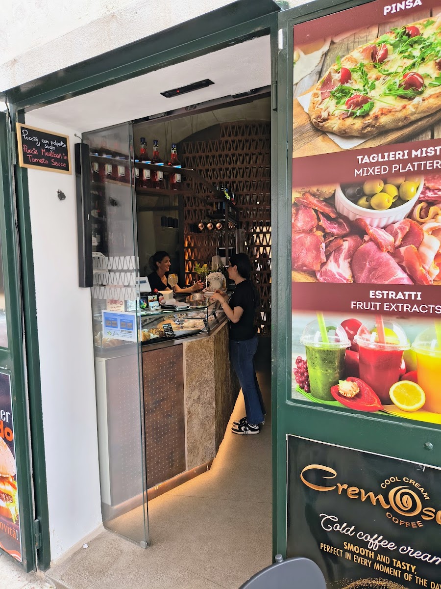 MòVado Food & Drink Photo Menu 1