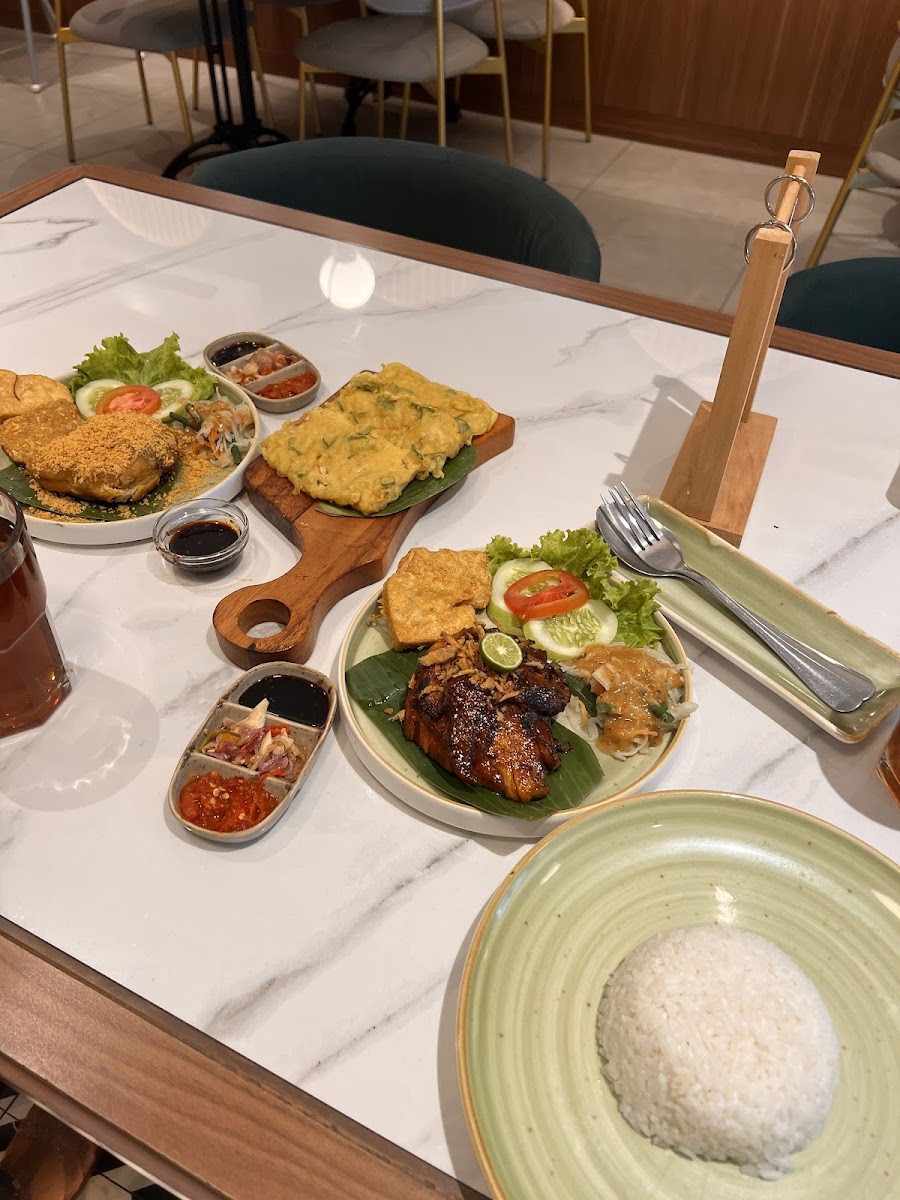 SURASA Restaurant Photo 4