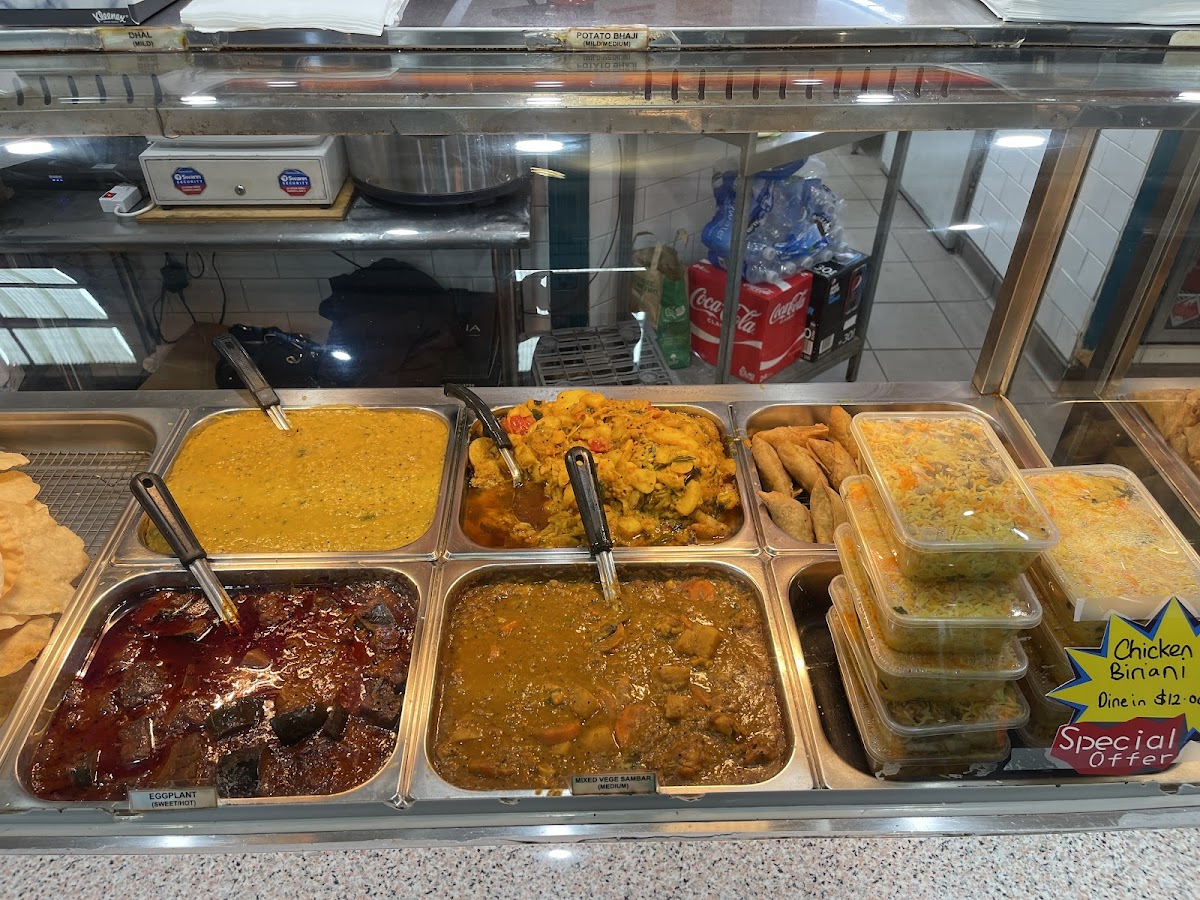 Phil's Curry House Photo 3