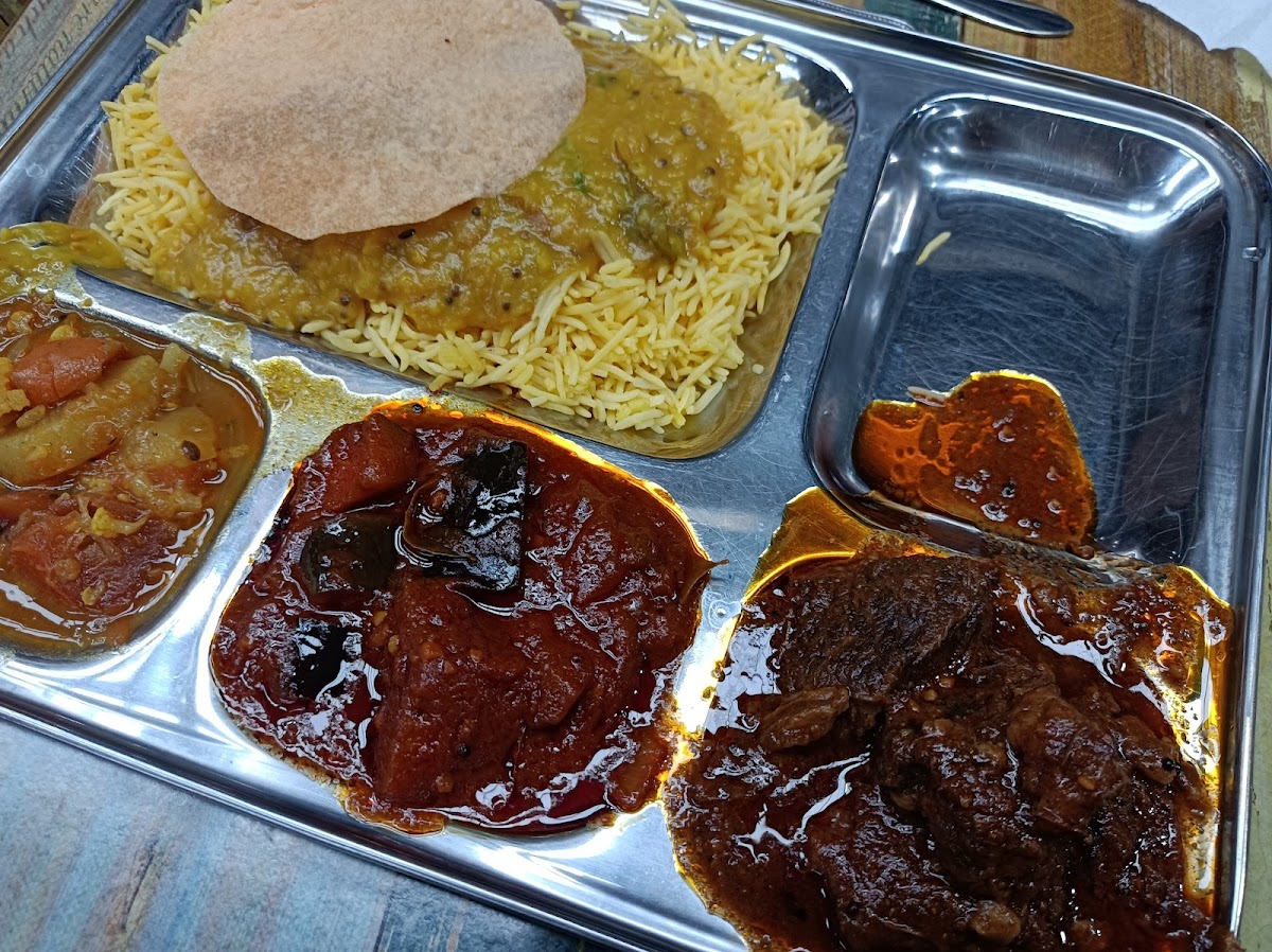 Phil's Curry House Photo 5