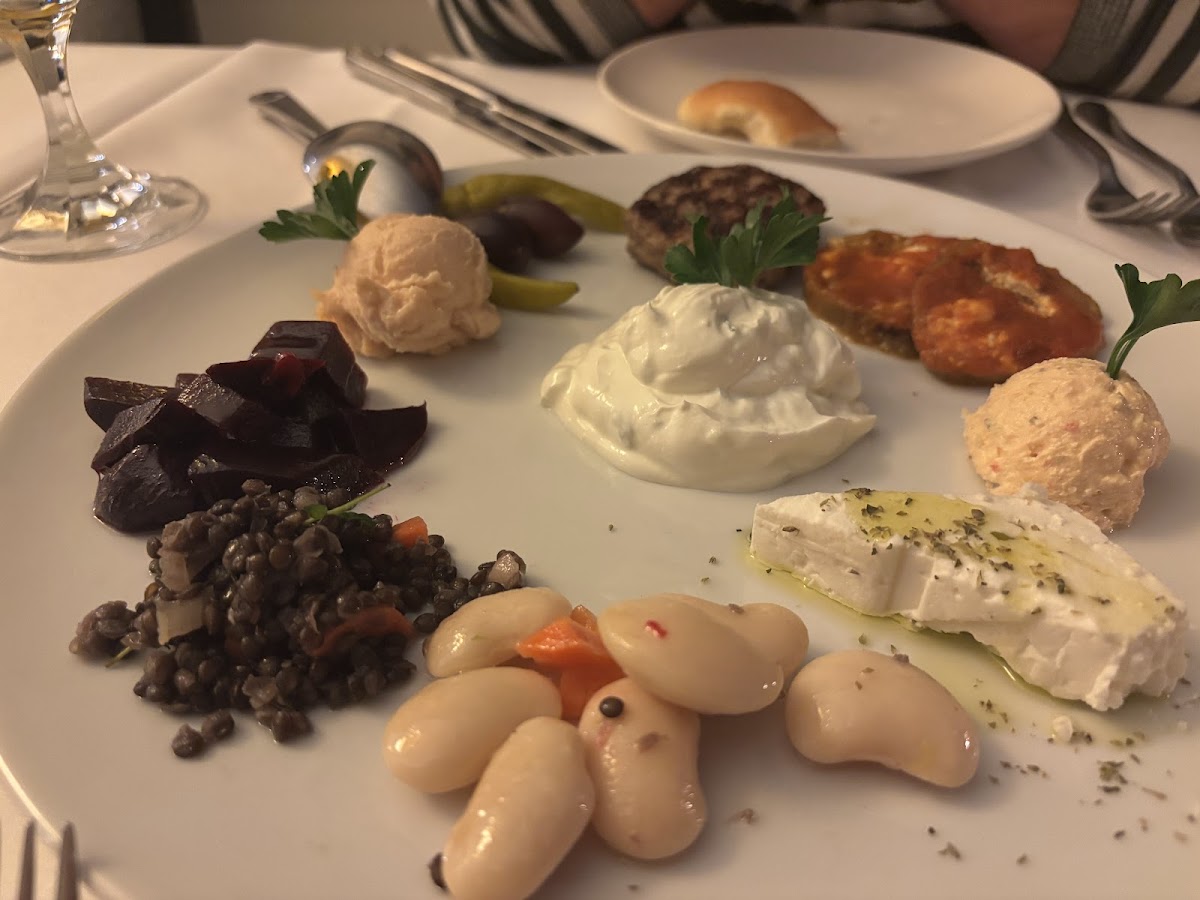 Kouros Restaurant - Der Grieche an der Alster Photo 4