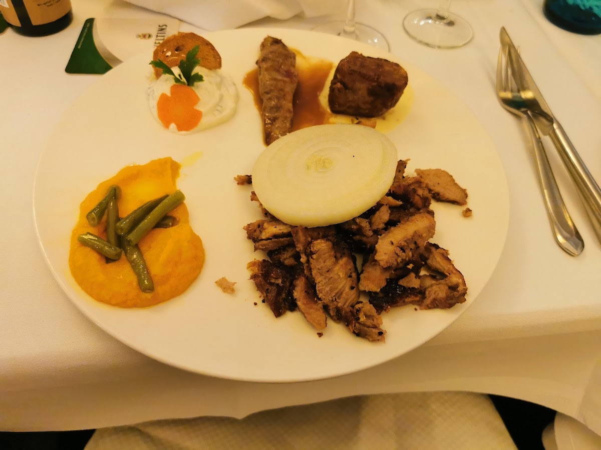 Kouros Restaurant - Der Grieche an der Alster Photo 7