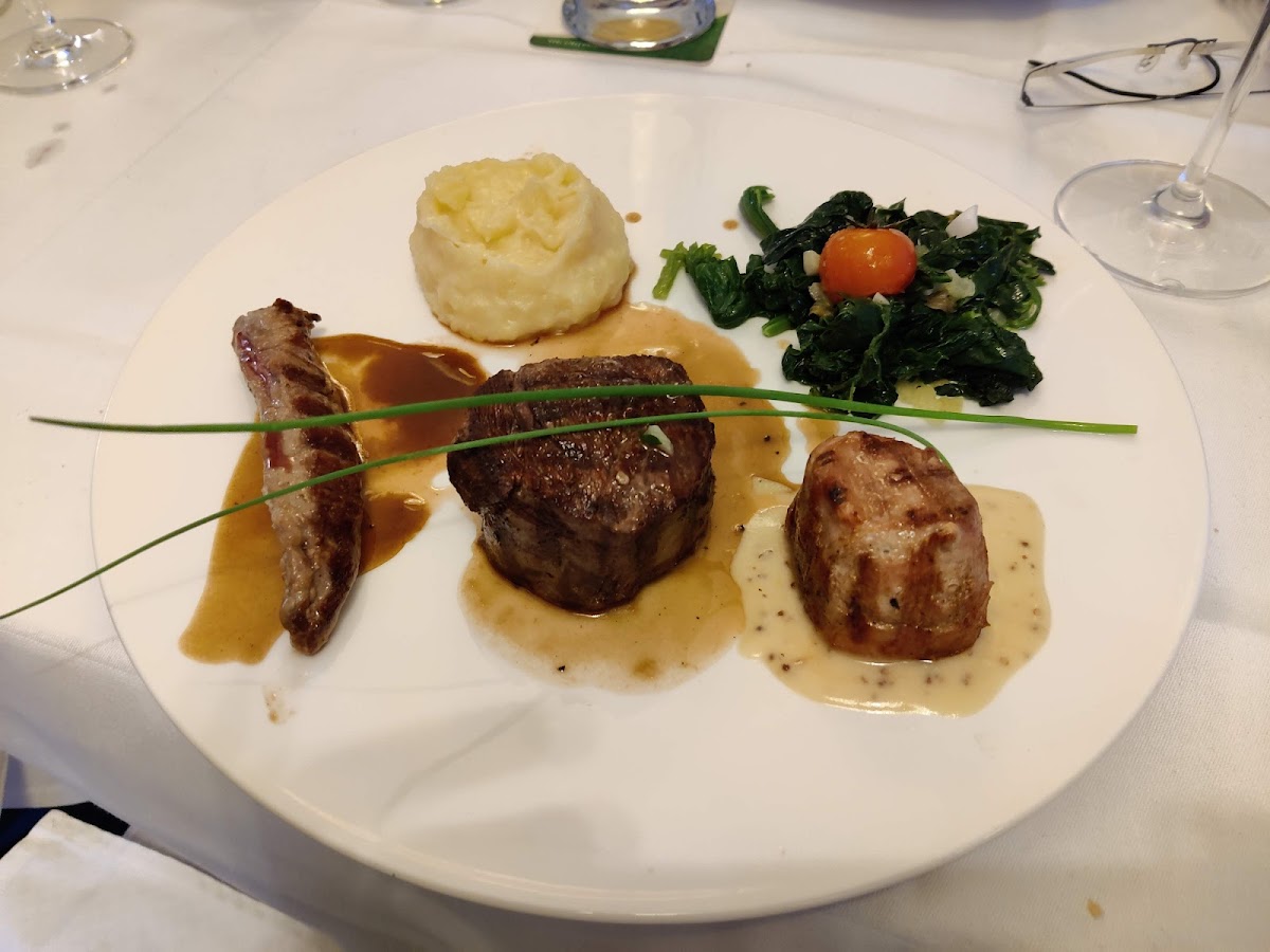 Kouros Restaurant - Der Grieche an der Alster Photo 9
