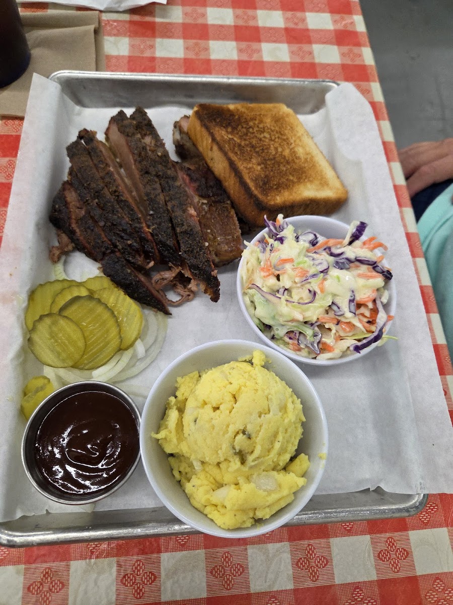 Robby's BBQ & Steakhouse Photo 6