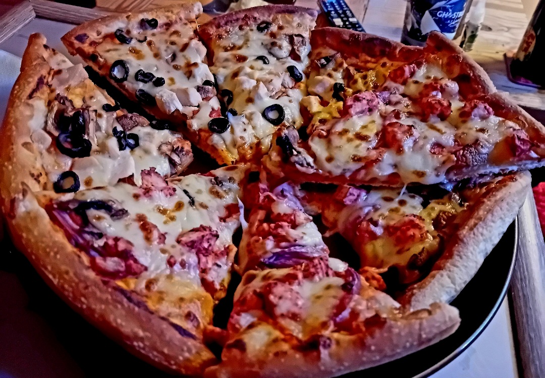 TJ'S Enderby Burgers & Pizzas Photo 3