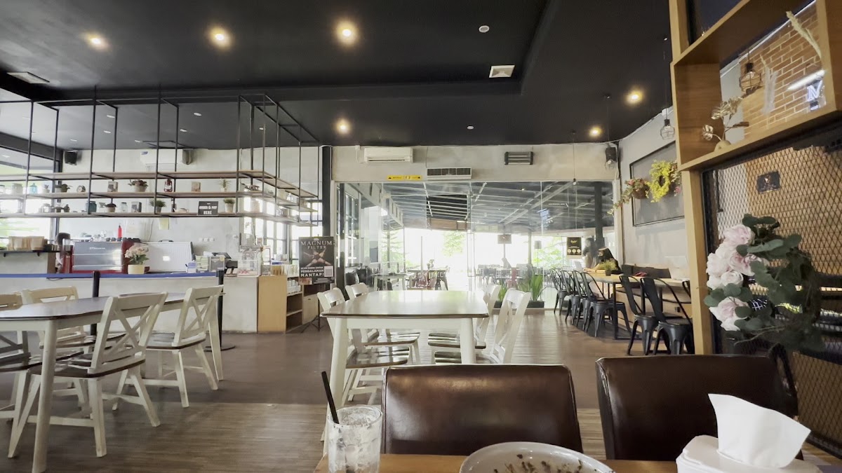 HeyHo! Eatery Photo 2