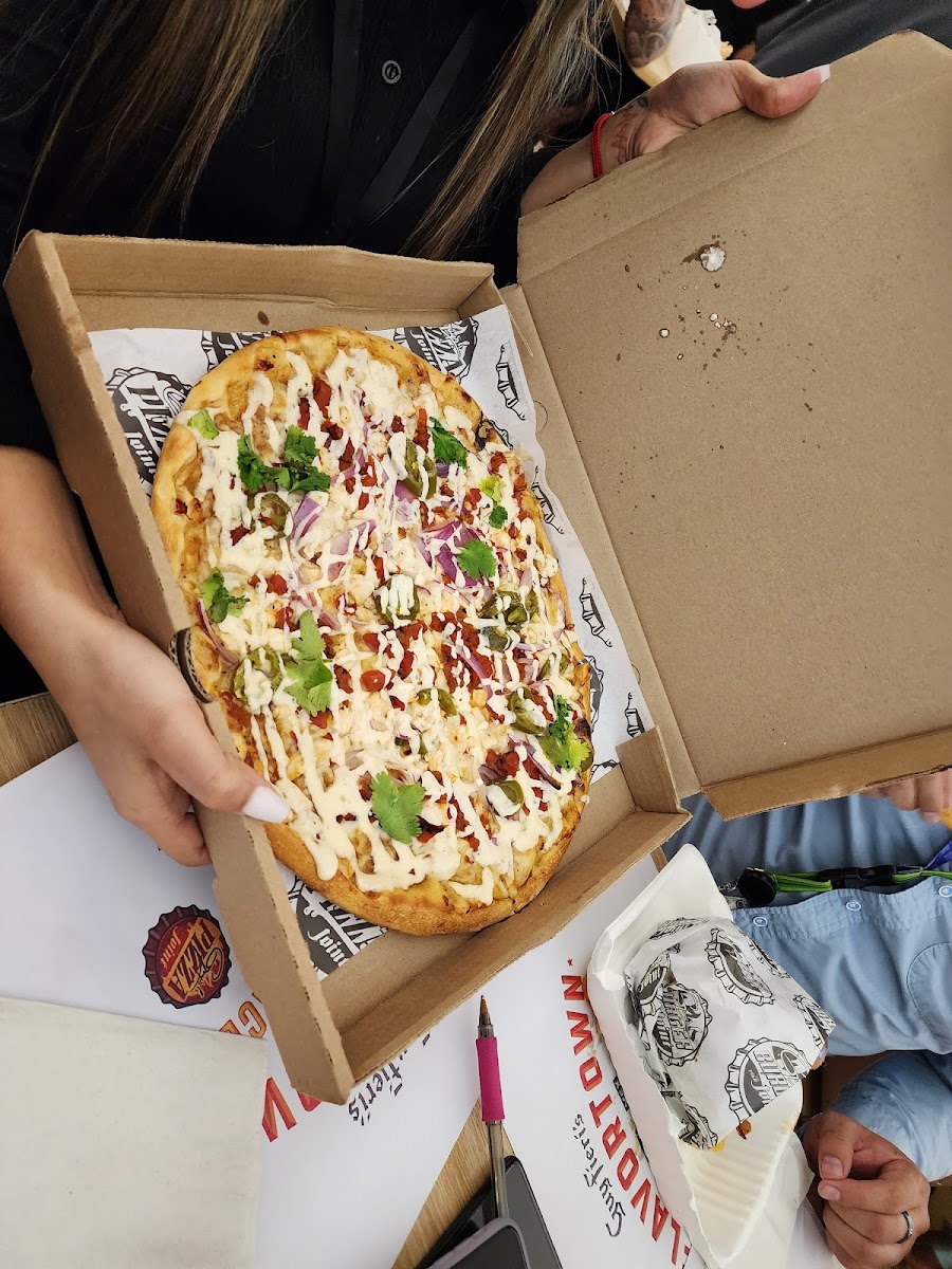 Guy's Pizza Joint Photo 10