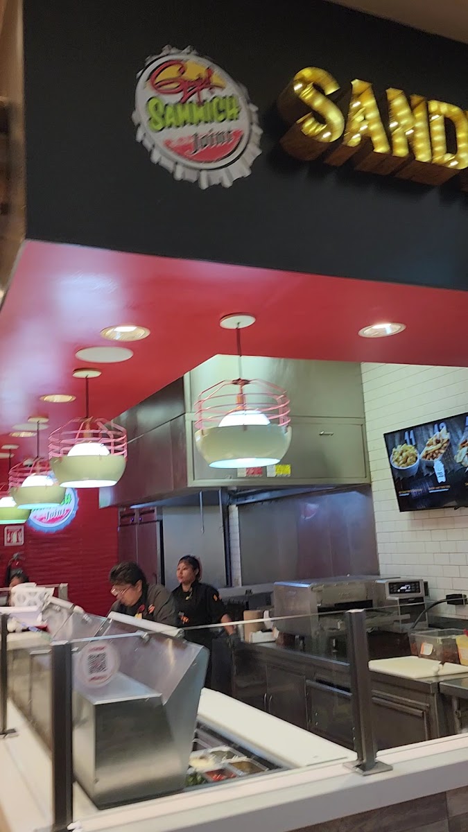 Guy's Pizza Joint Photo 2