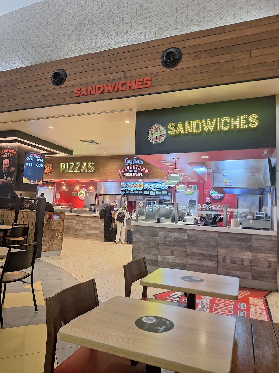 Guy's Pizza Joint Photo 4