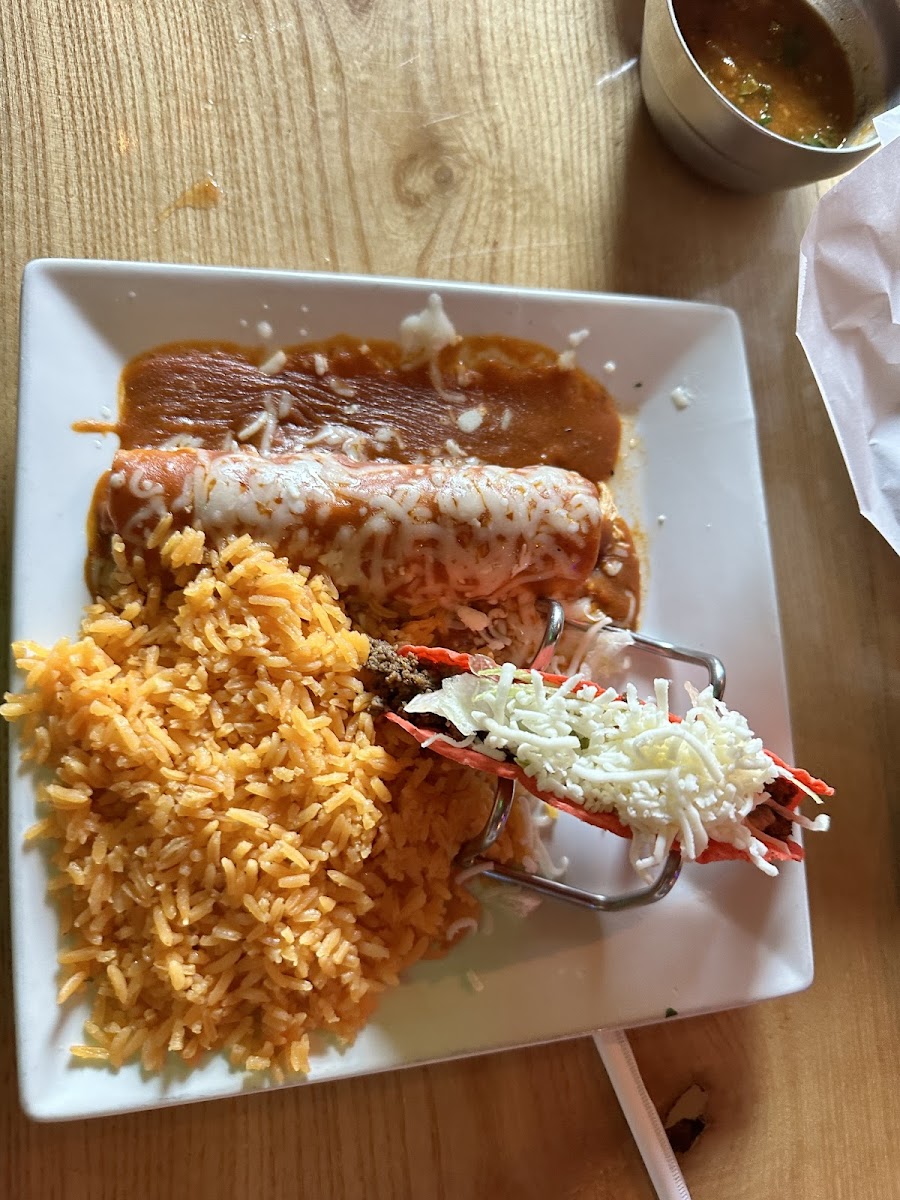 Bandidos Tacos & Cantina Photo 7