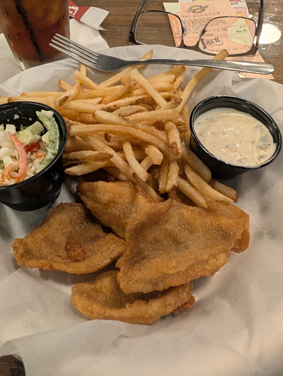 Louie's Lake Bar & Grill Photo 4