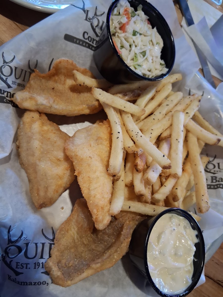 Louie's Lake Bar & Grill Photo 5