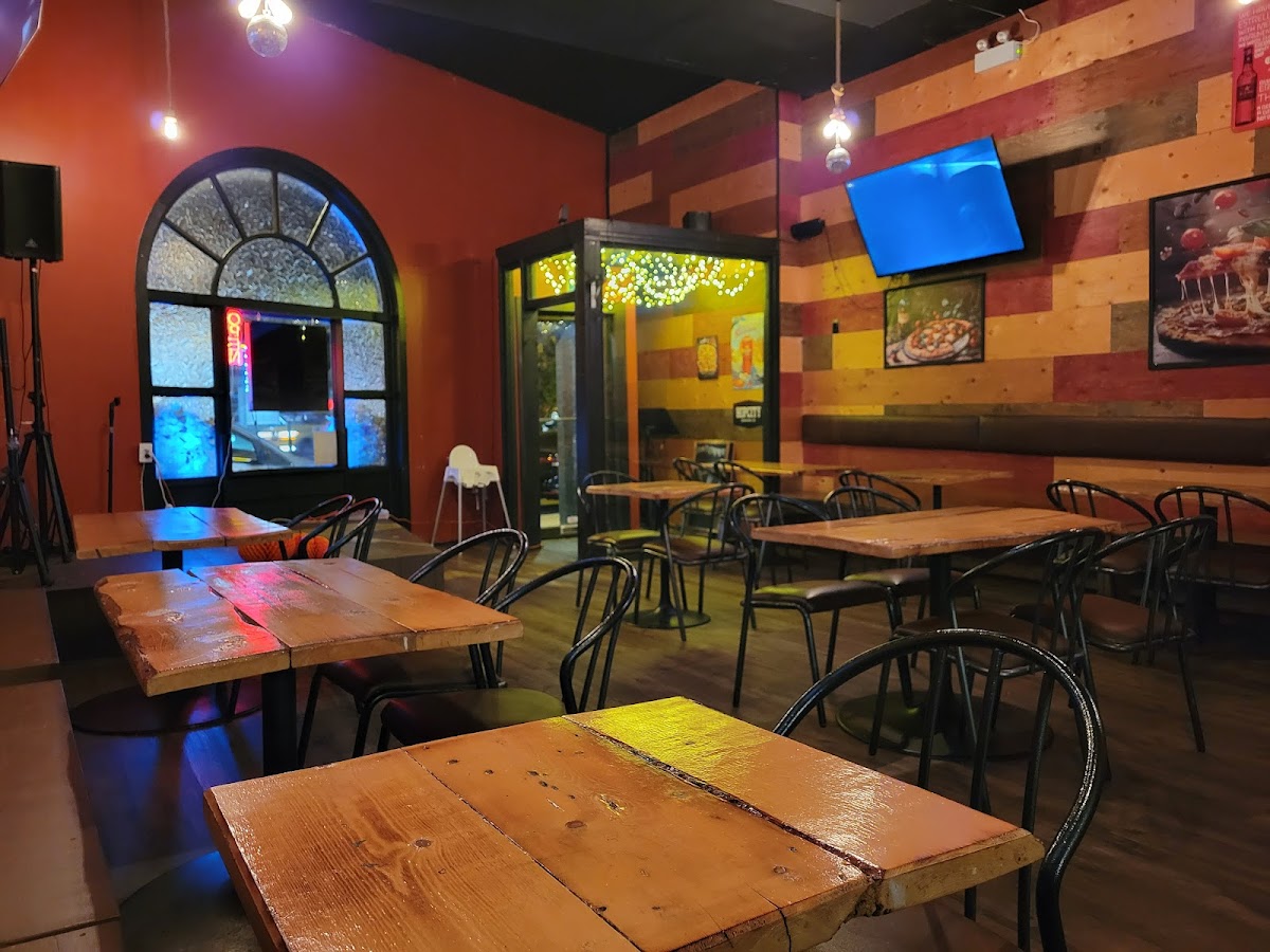 Bluffs Pizza Pub Photo 7