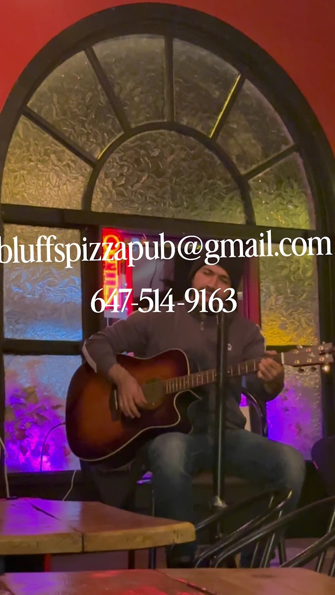 Bluffs Pizza Pub Photo 8