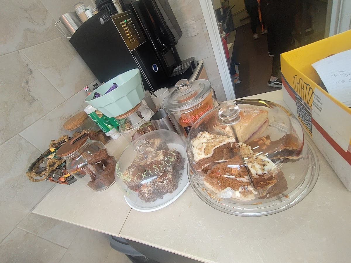 DJ's Fast Food Photo 9
