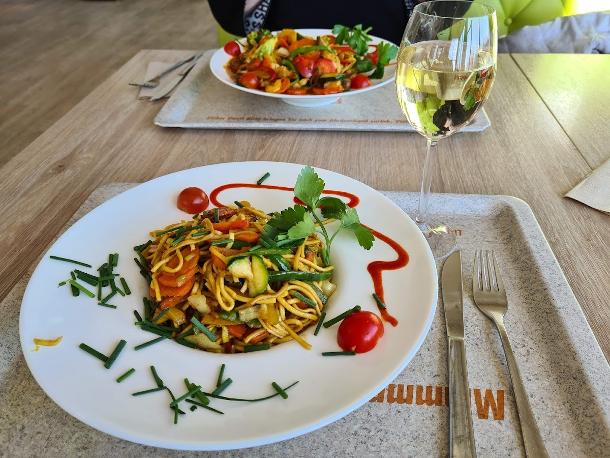 GLOBUS Restaurant Losheim am See Photo 6