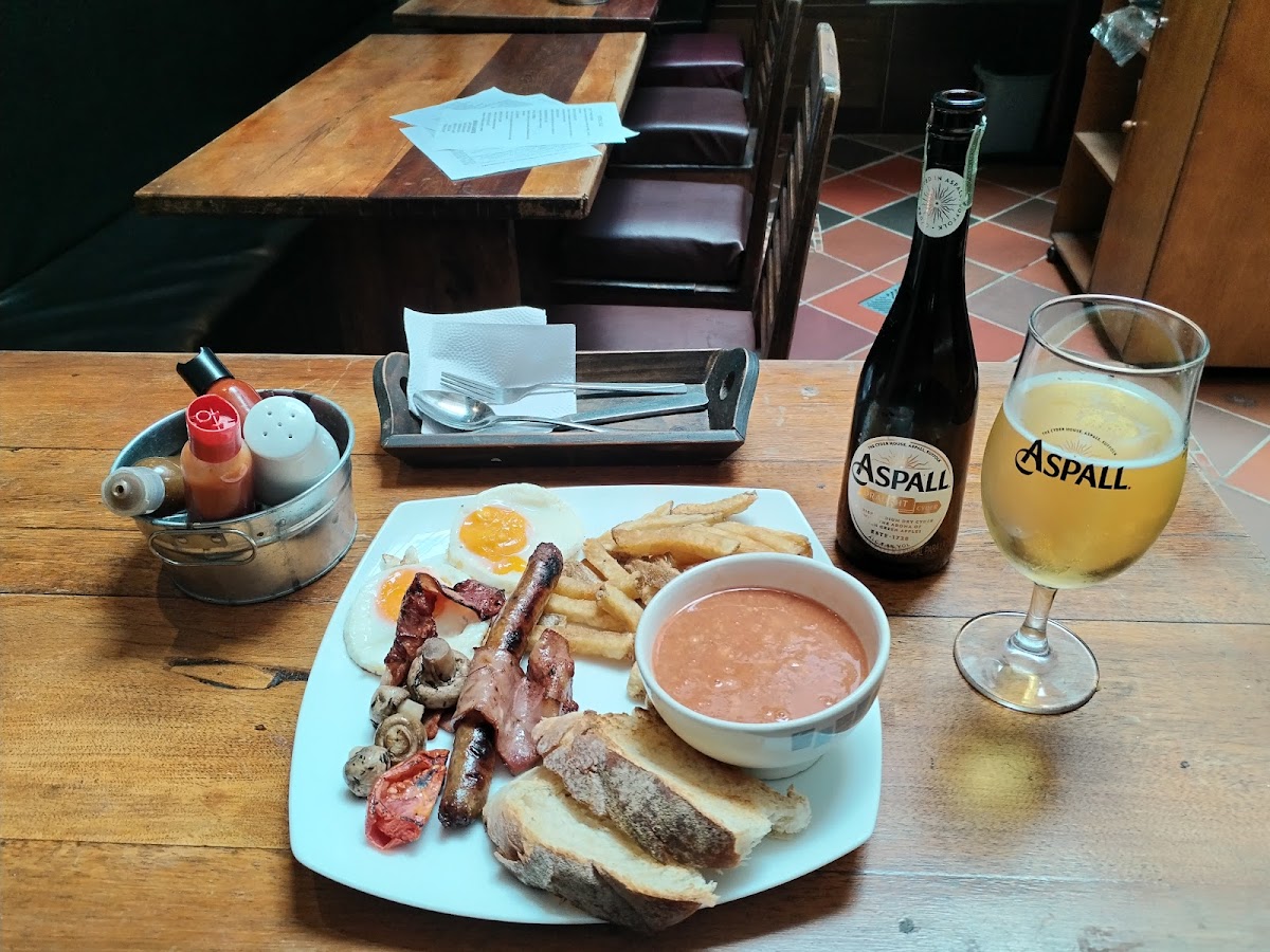 El Inglés Gastro Pub Photo 6