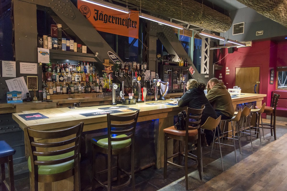 Chillers Bar & Grill Photo 3