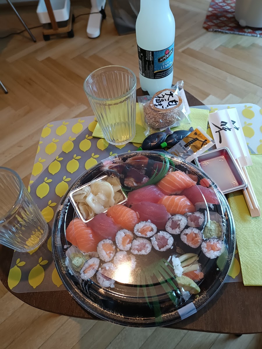 Anzoo Sushi Bar, Kuroda Photo 9