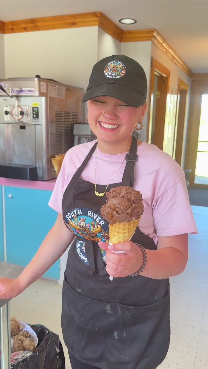 South River Scoops 'N' More Photo 2