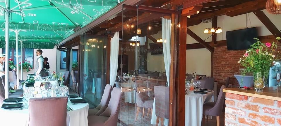 Karlhof Restaurant și Cazare