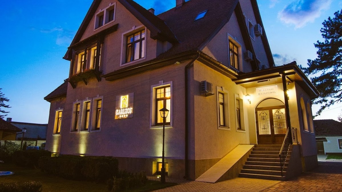 Karlhof Restaurant și Cazare Photo 4
