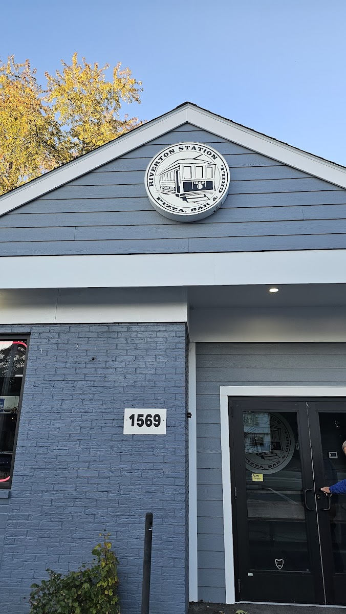 Riverton Station Pizza, Bar & Grill