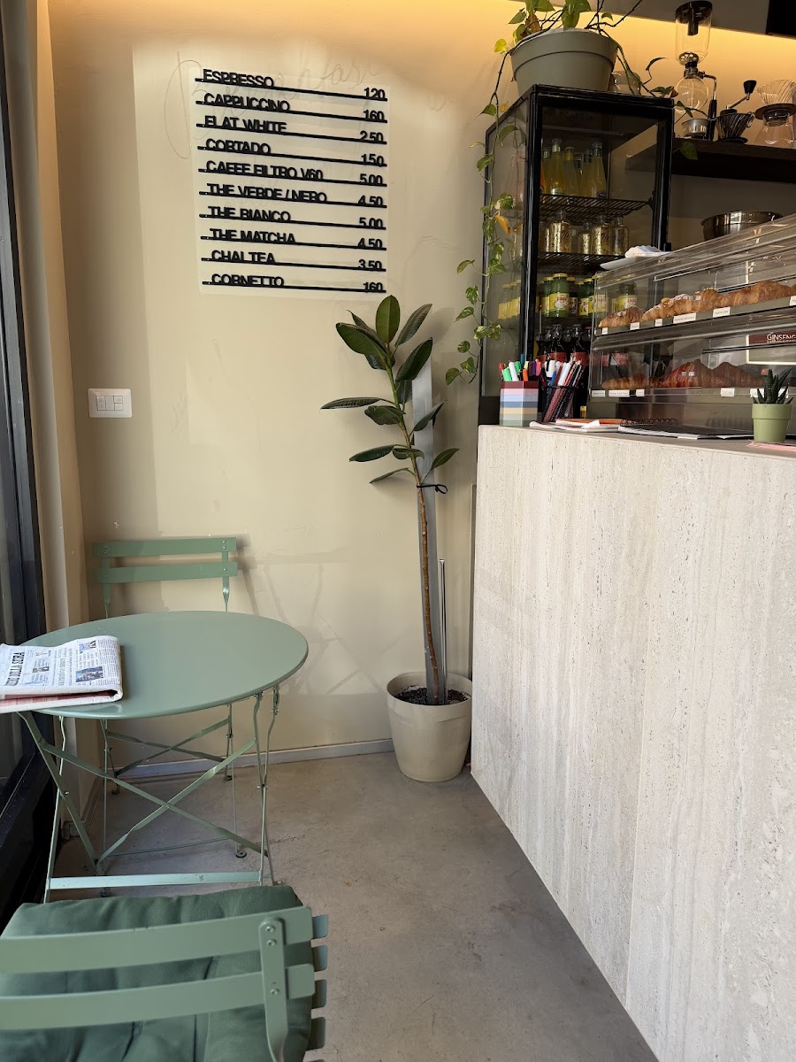1570 Caffetteria Photo 3