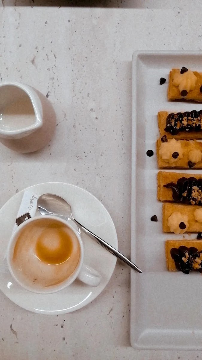 1570 Caffetteria Photo 7