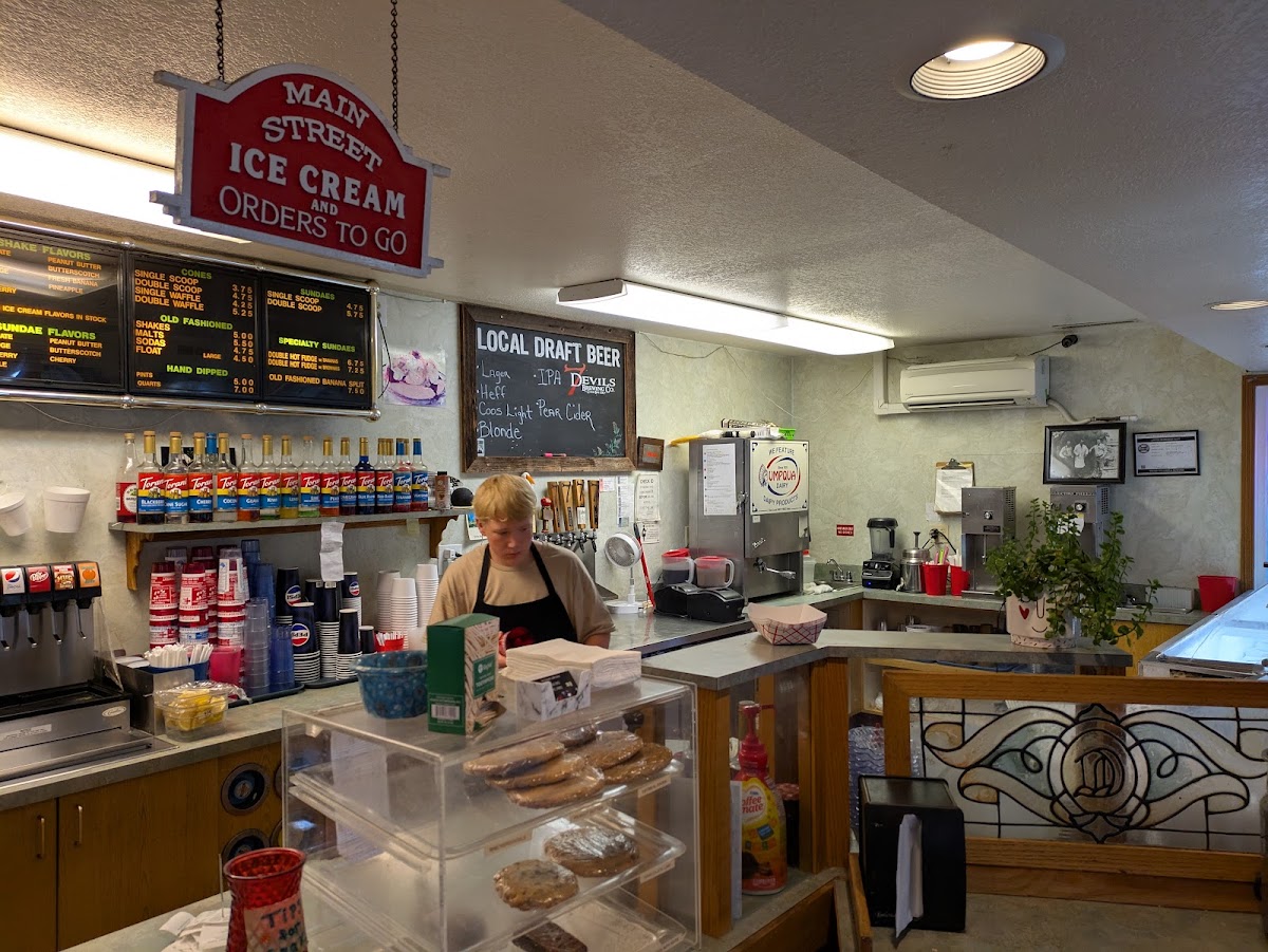 Don's Main Street Family Restaurant Photo 4