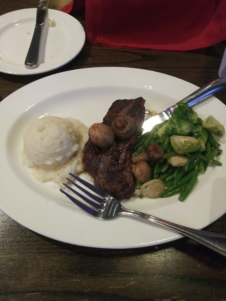 Center Stage Bar & Grill Photo 7