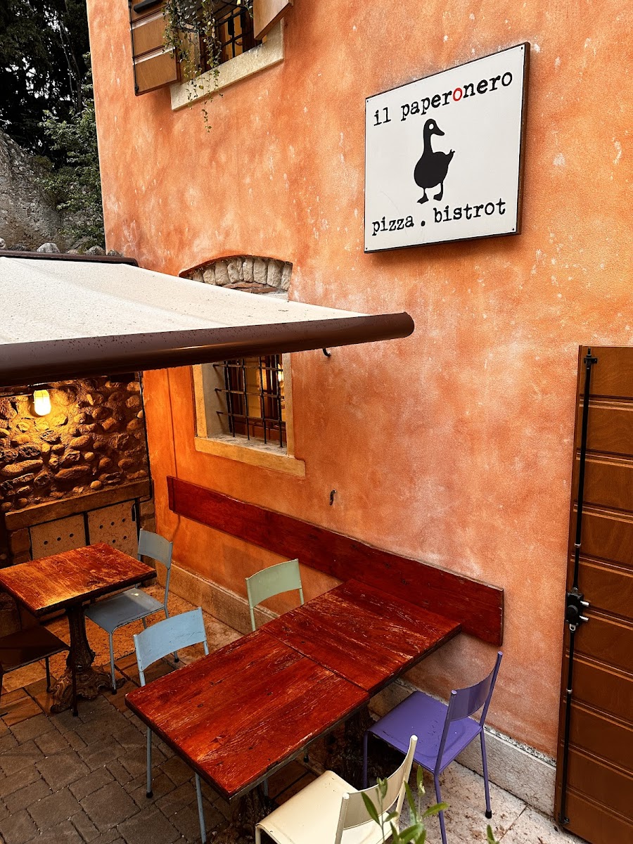 Il Paperonero Pizza-Bistrot