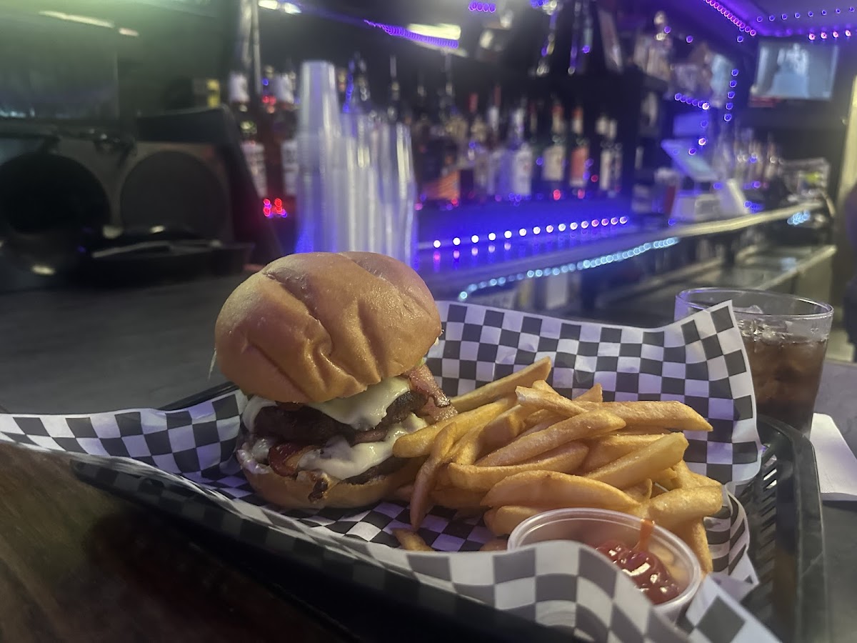 Refuel Bar & Grill Photo 4