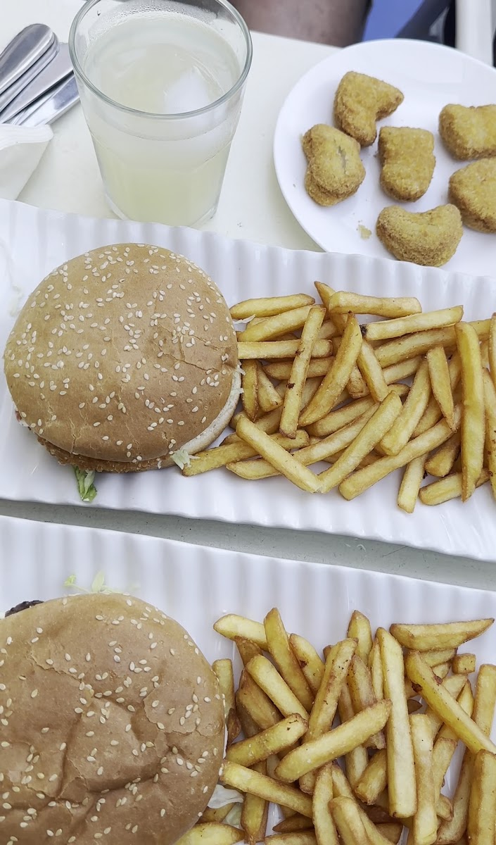 XL Burger Photo 2