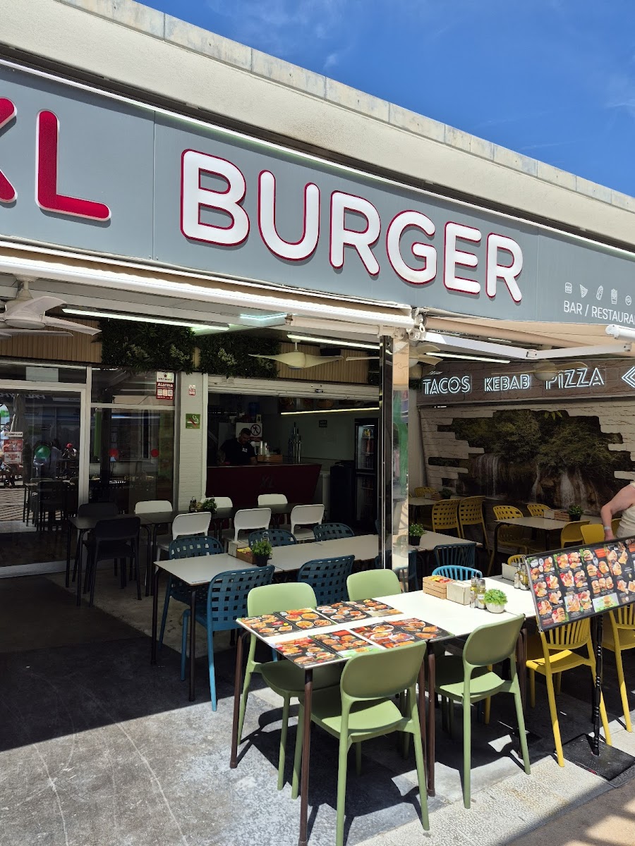 XL Burger Photo 3