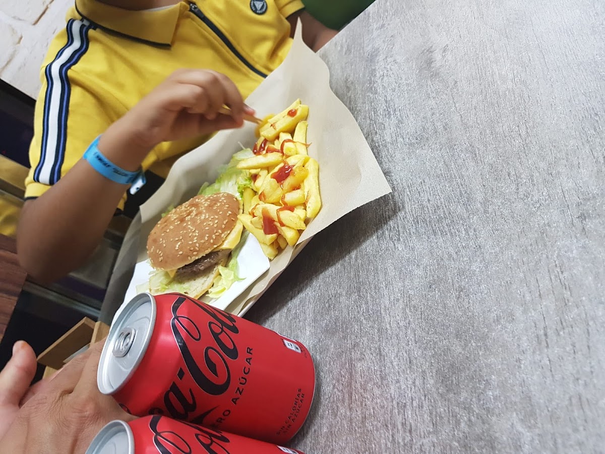XL Burger Photo 7