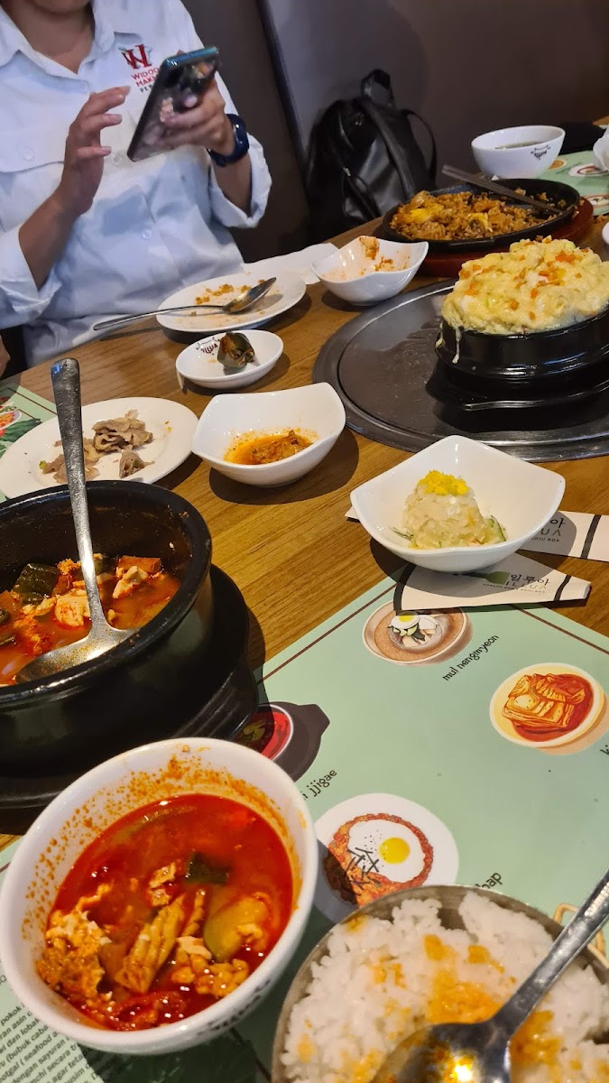 iLLua Korean BBQ Restaurant 일루와 Photo 7