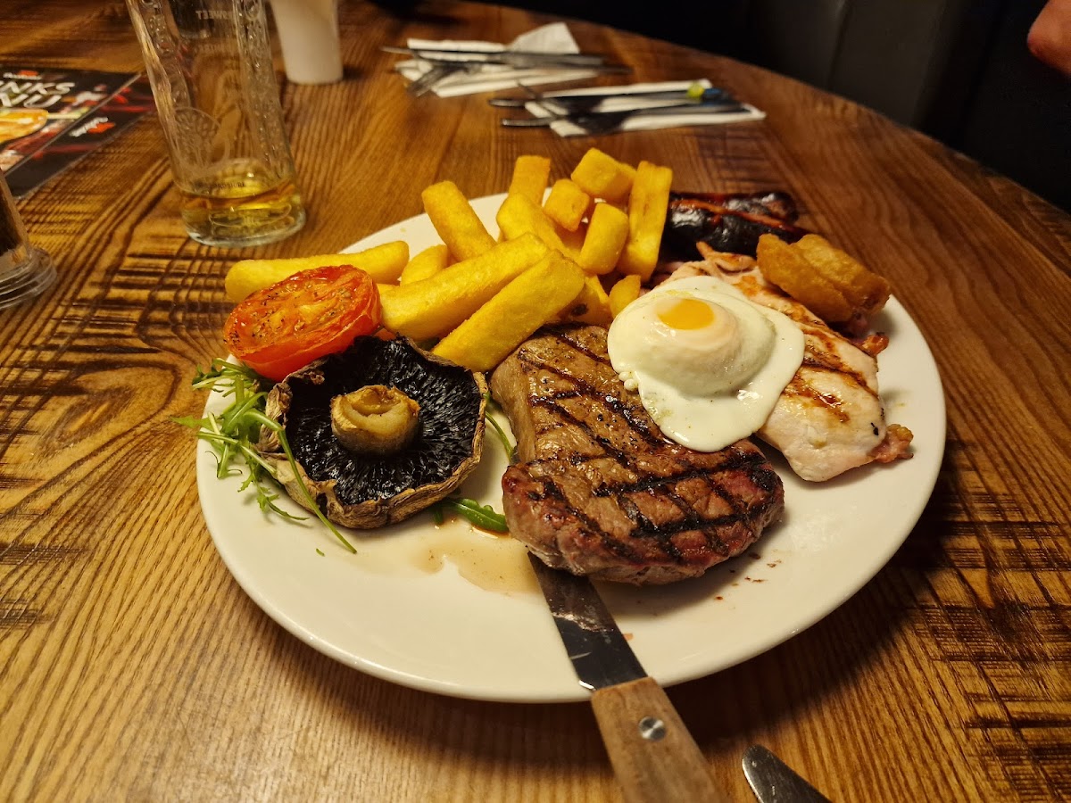 The Lydiard Beefeater Photo 5