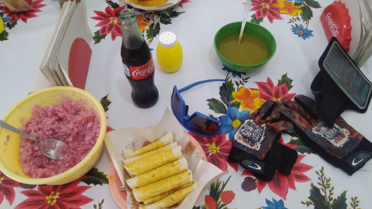 Los Dos Yucas Photo 4