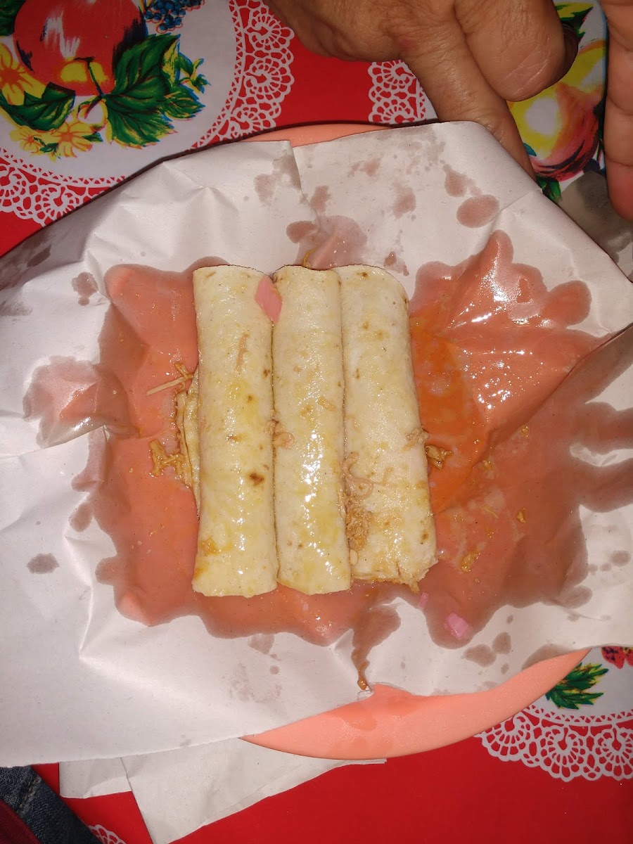 Los Dos Yucas Photo 5