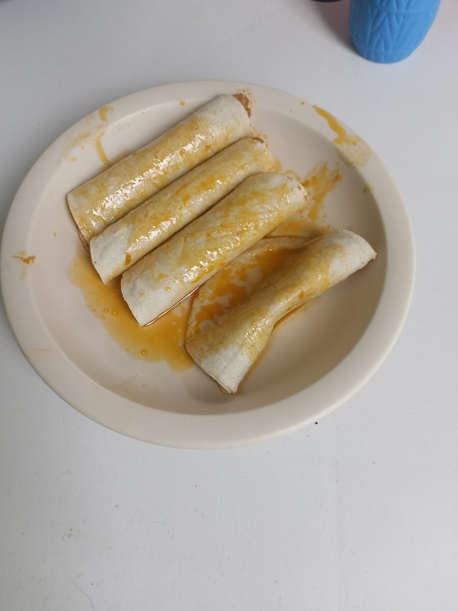 Los Dos Yucas Photo 8
