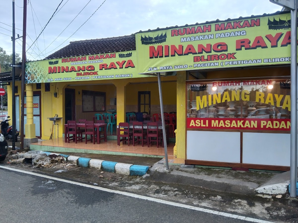 Rumah makan padang minang raya blirok.
