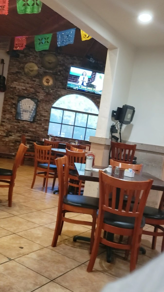 Ernie's Cafe Bar & Grill Photo 2