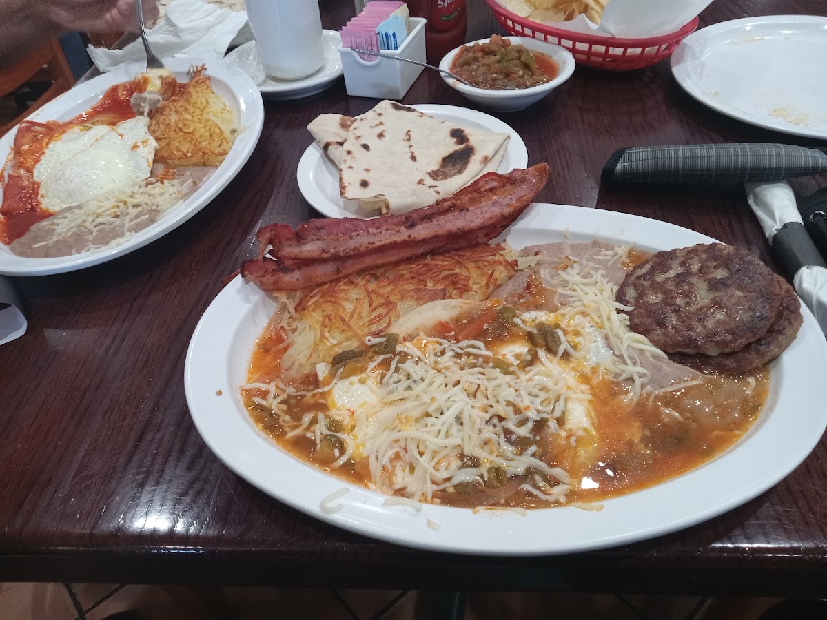 Ernie's Cafe Bar & Grill Photo 6